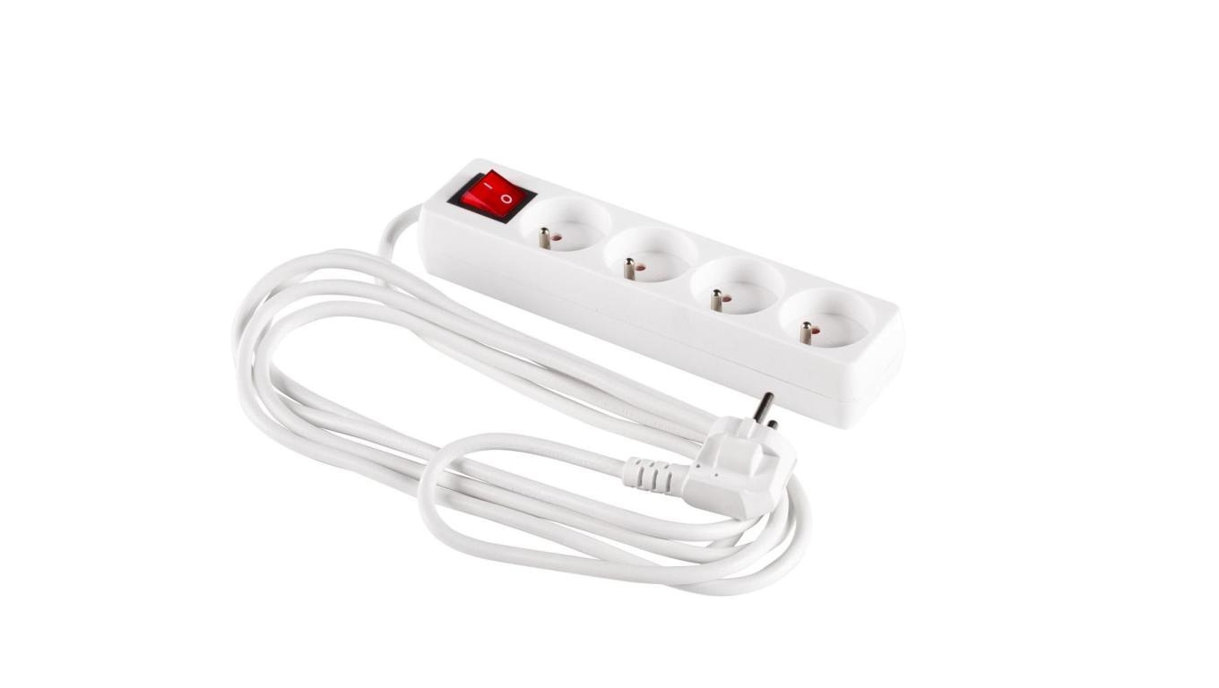 Przedłużacz z wyłącznikiem 4-gniazda z/u 1,5m /H05VV-F 3G1/ biały PM-ZW-4G-15